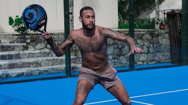 Neymar jugando al pádel