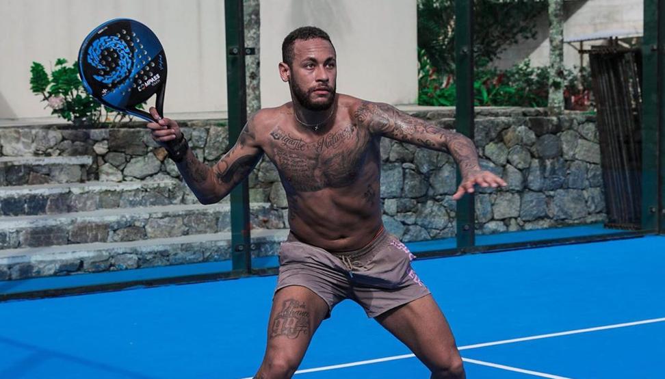 Neymar jugando al pádel