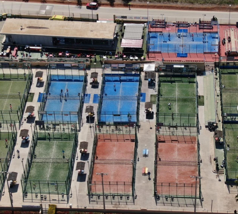 Vista aérea del club PadelPoint La Nucía