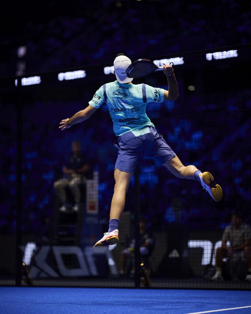 Leo en suspensión (Foto de Premier Padel)