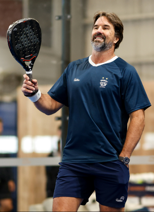 Patrick Rafter jugando a pádel